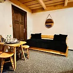 Willa I Karczma Cztery Pory Roku Relaks & Spa Couette-café 3*