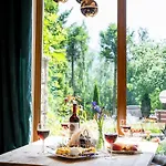 Frühstückspension Willa I Karczma Cztery Pory Roku Relaks & Spa Kościelisko