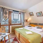 Willa I Karczma Cztery Pory Roku Relaks & Spa Couette-café 3*
