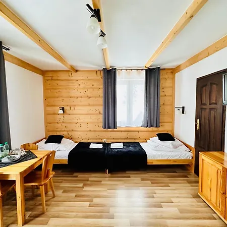 U Podnoza Tatr Cztery Pory Roku 住宿加早餐酒店 3*