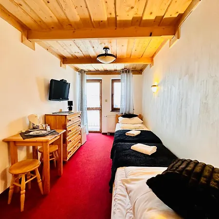 U Podnoza Tatr Cztery Pory Roku 住宿加早餐酒店 考斯赛力克