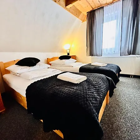 住宿加早餐酒店 U Podnoza Tatr Cztery Pory Roku 3*