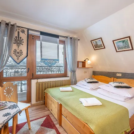 U Podnoza Tatr Cztery Pory Roku 住宿加早餐酒店 3*